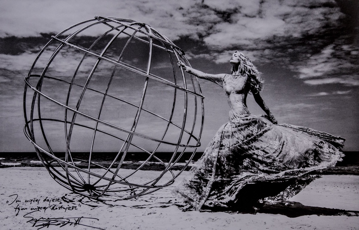 SZYMON BRODZIAK – „Plakat #08 Kula”